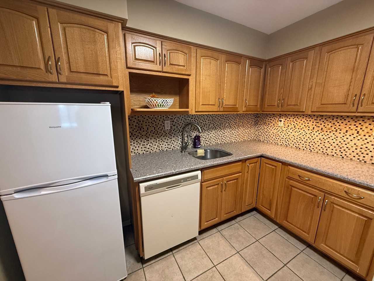 807 Eves Dr #1L - Photo 5 of 15