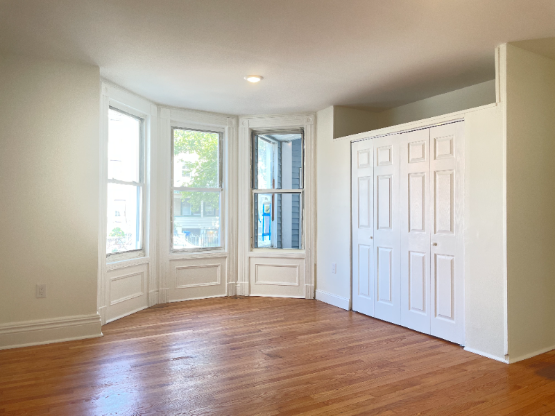 121 Washington Pl #1