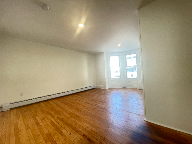 121 Washington Pl #1 - Photo 4 of 21