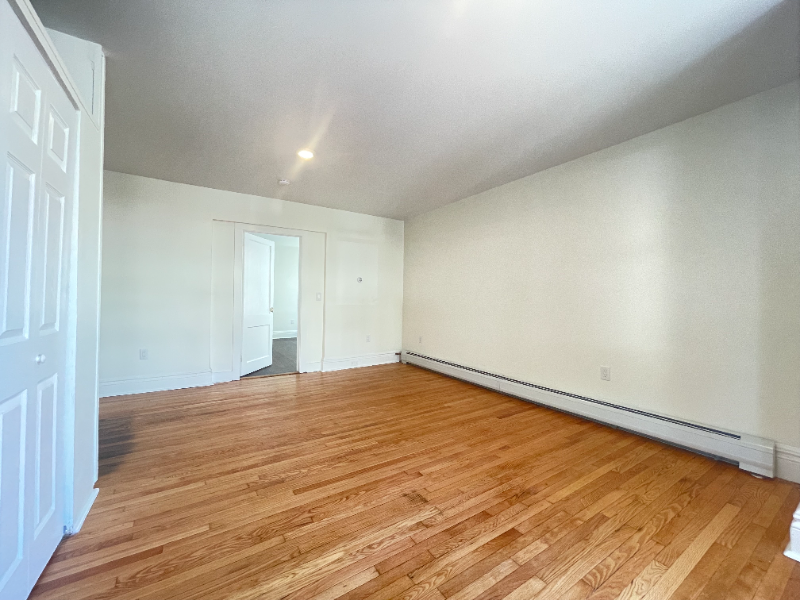 121 Washington Pl #1 - Photo 5 of 21