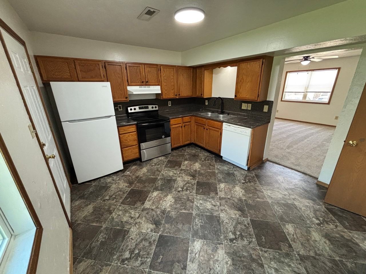 3413 N 21st St - Photo 6 of 10