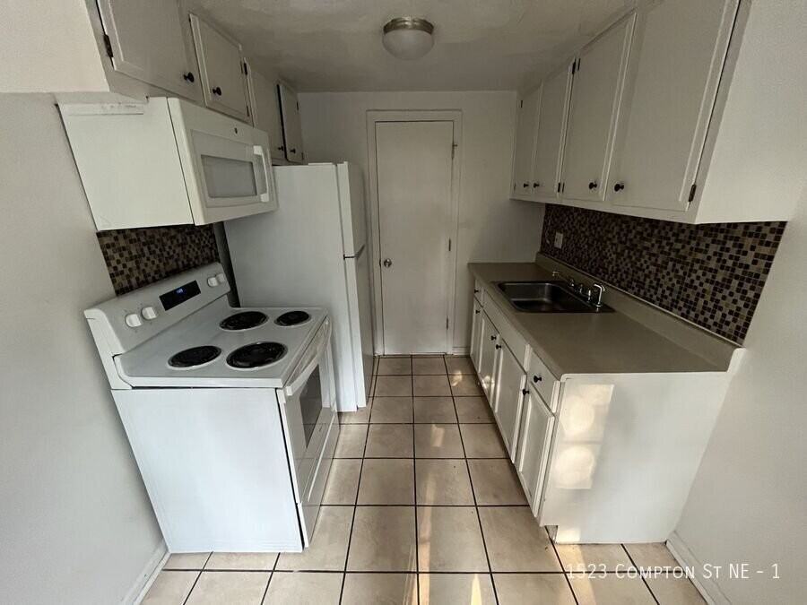 1523 Compton St Ne #1 - Photo 5 of 5