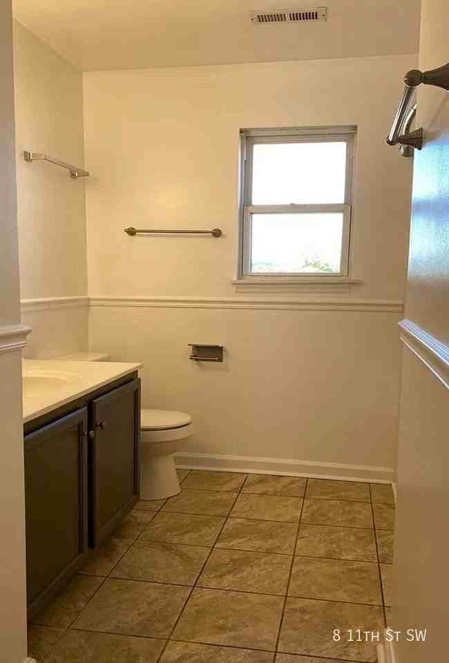 8 11th St Sw - Photo 2 of 10