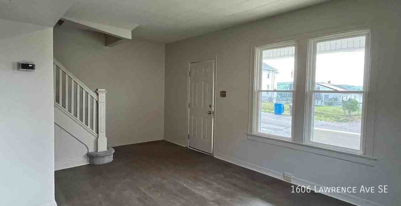 1606 Lawrence Ave Se - Photo 3 of 11