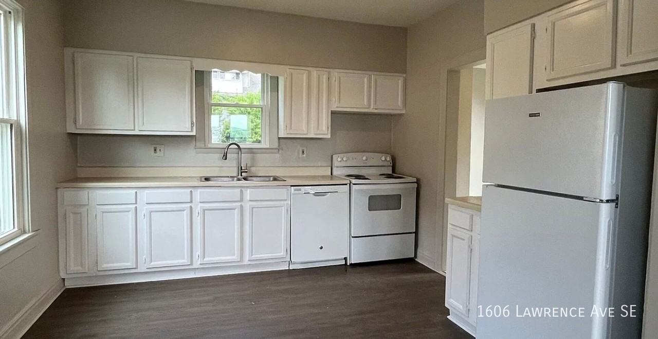 1606 Lawrence Ave Se - Photo 7 of 11