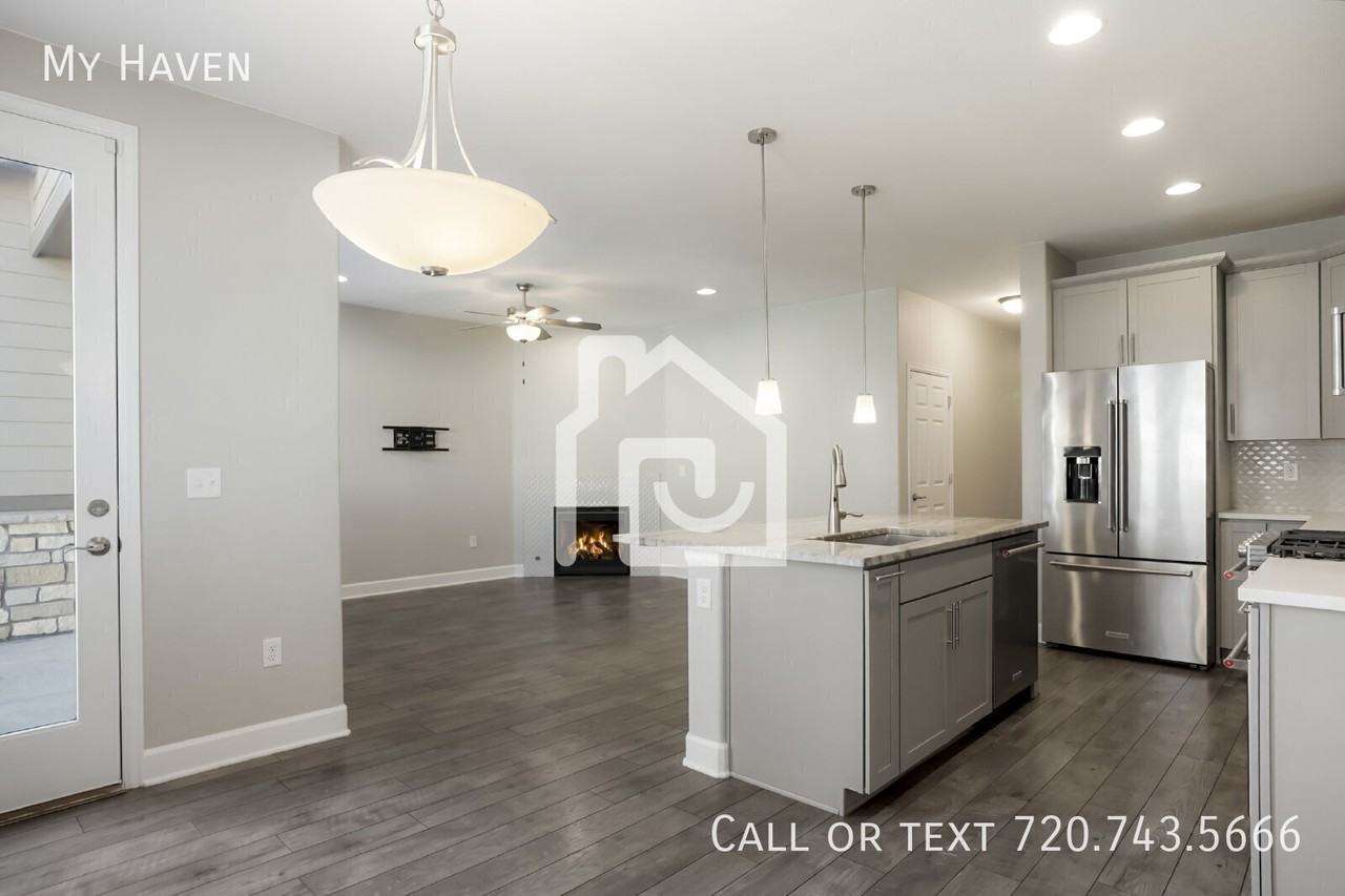 3608 S Lisbon Ct - Photo 4 of 30