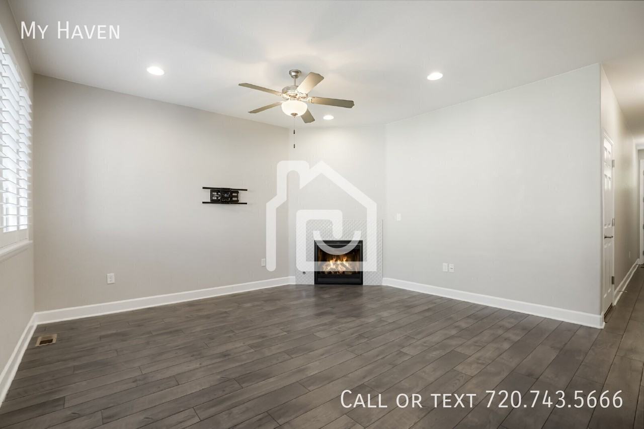 3608 S Lisbon Ct - Photo 5 of 30