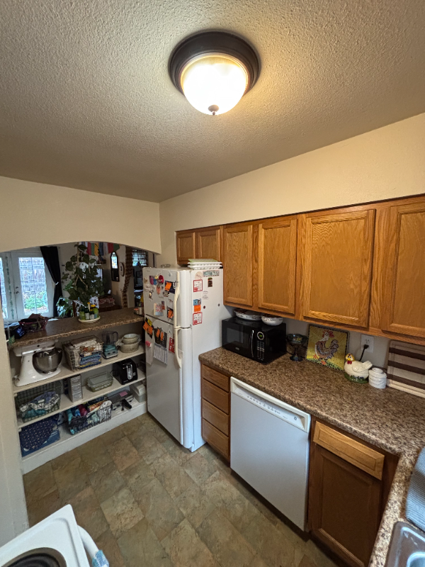 403 E Thunderbird Dr - Photo 4 of 17