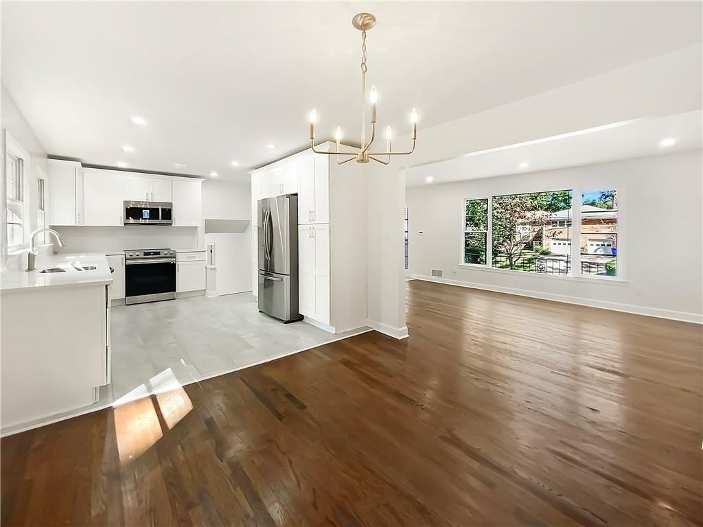 360 Larchmont Dr Nw - Photo 4 of 13