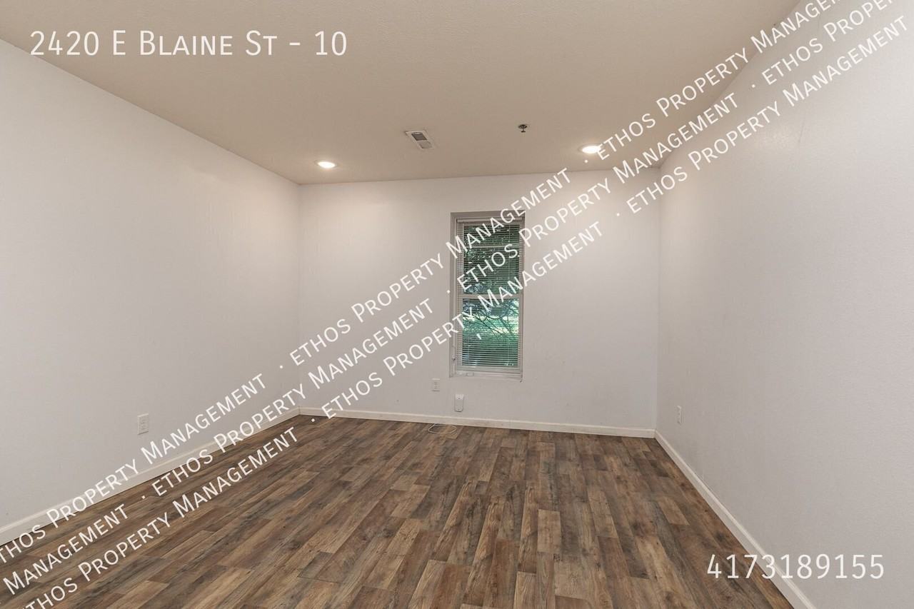 2420 E Blaine St #10 - Photo 6 of 8
