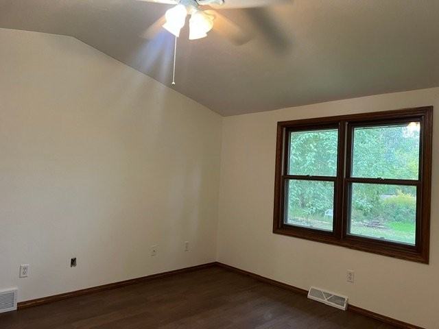 3218 Manitowoc Rd - Photo 3 of 10