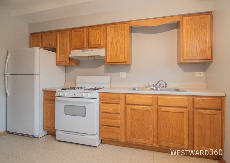 5607 W Irving Park Rd #104 - Photo 3 of 8