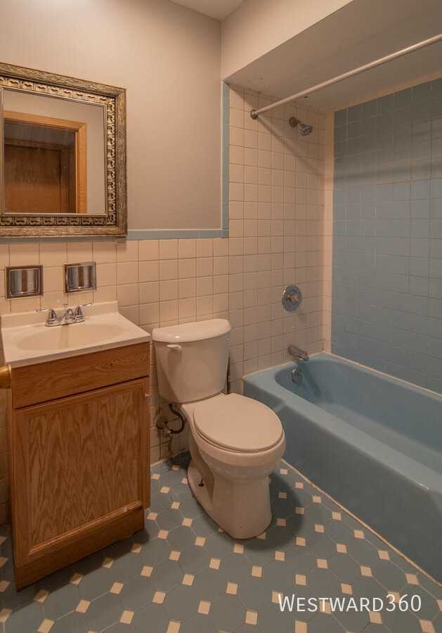 5607 W Irving Park Rd #104 - Photo 7 of 8