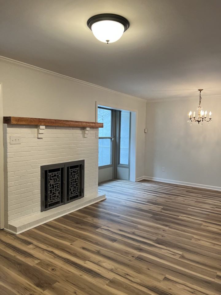 1939 Vienna Way - Photo 3 of 9