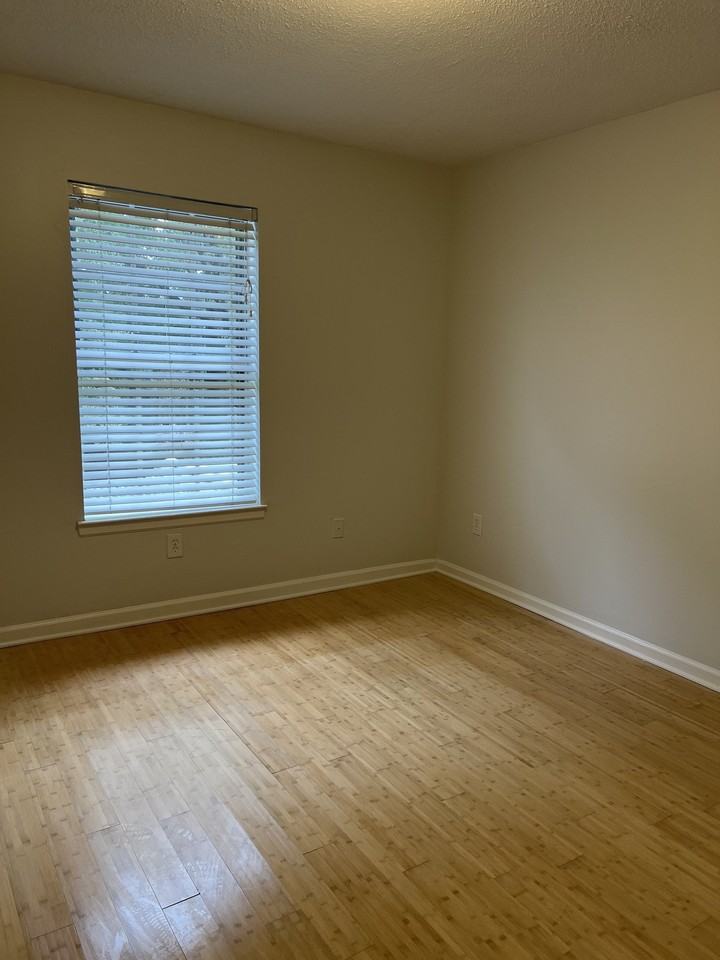 1939 Vienna Way - Photo 5 of 9