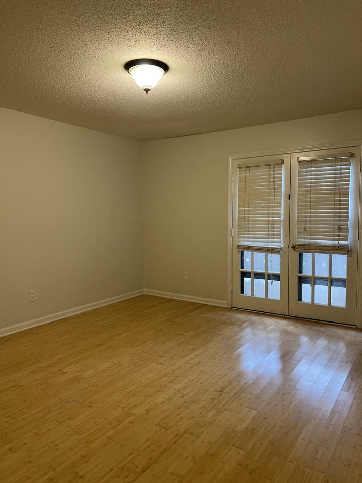 1939 Vienna Way - Photo 6 of 9