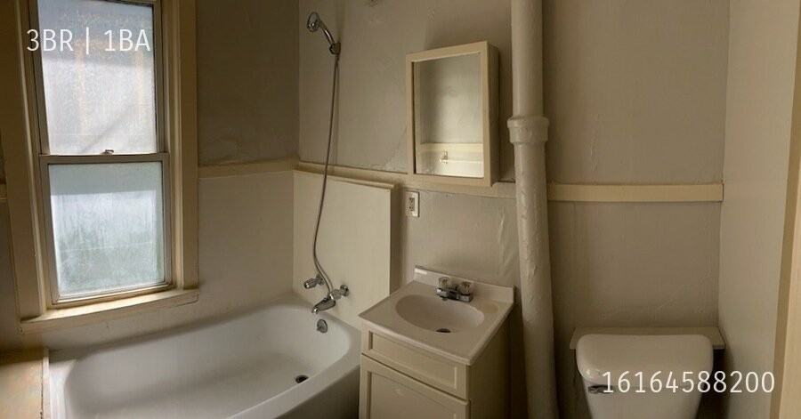 922 Hovey St Sw #1 - Photo 4 of 7