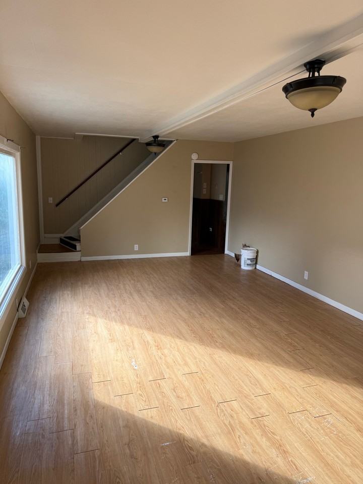 616 Seneca St - Photo 2 of 10
