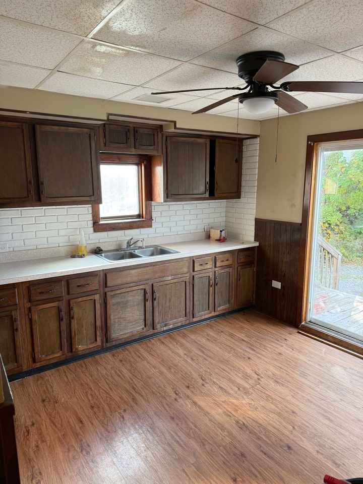 616 Seneca St - Photo 3 of 10