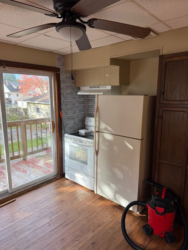 616 Seneca St - Photo 4 of 10