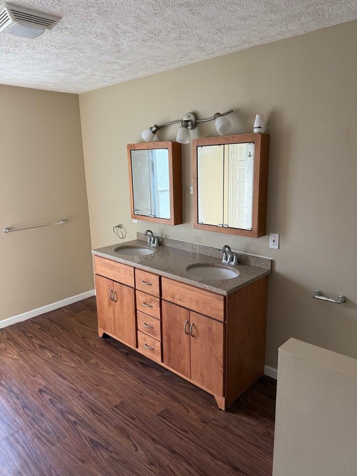 616 Seneca St - Photo 5 of 10