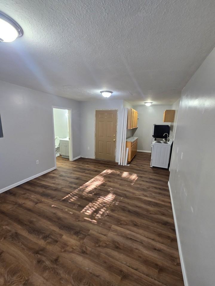 179 E Huron Ave #4 - Photo 2 of 6