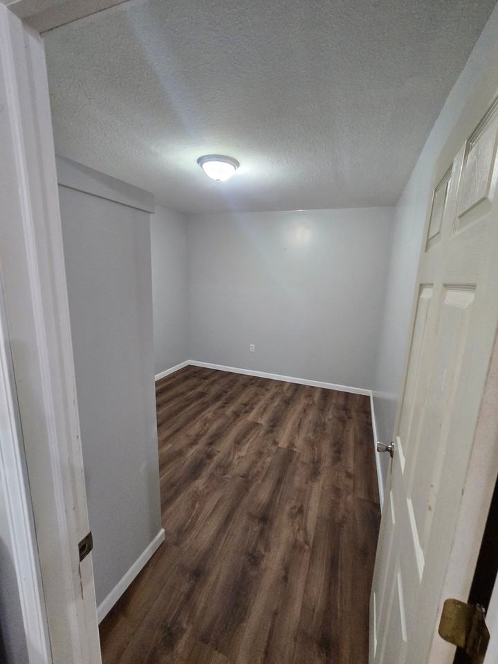 179 E Huron Ave #4 - Photo 3 of 6