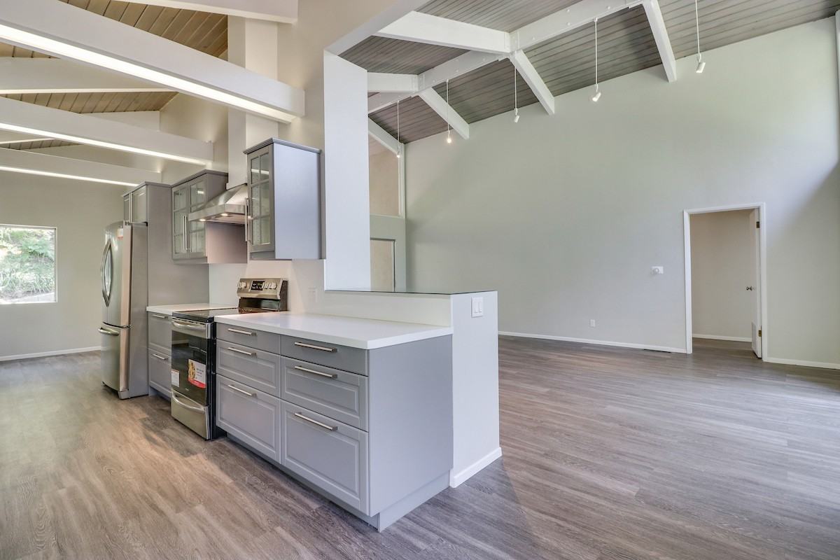 3651 Mandeville Canyon Rd - Photo 3 of 41