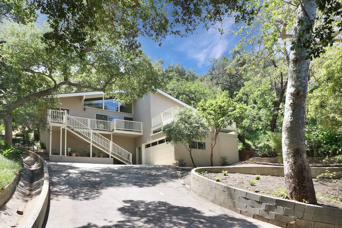 3651 Mandeville Canyon Rd - Photo 4 of 41