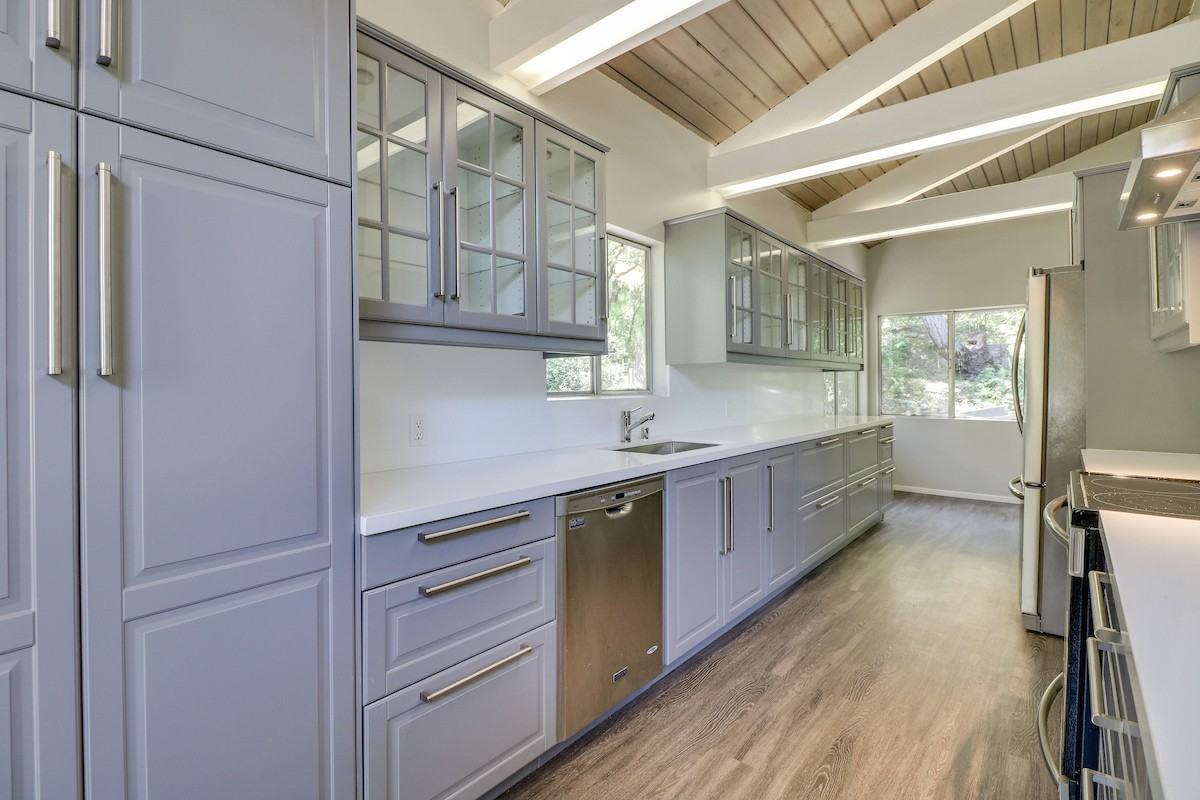 3651 Mandeville Canyon Rd - Photo 5 of 41