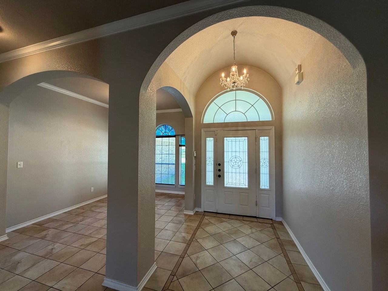 2411 Nickelback Dr - Photo 3 of 23