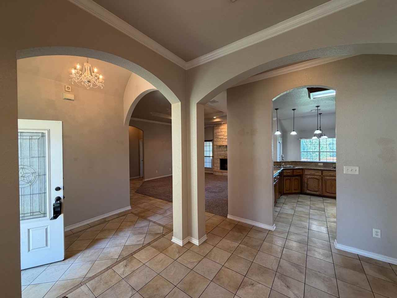 2411 Nickelback Dr - Photo 4 of 23