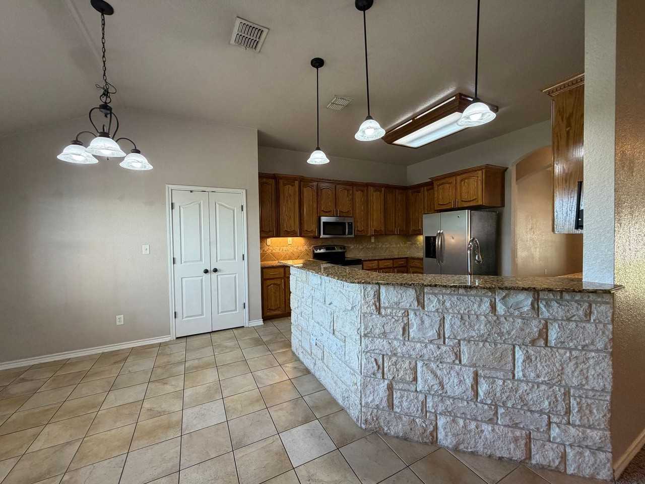 2411 Nickelback Dr - Photo 7 of 23