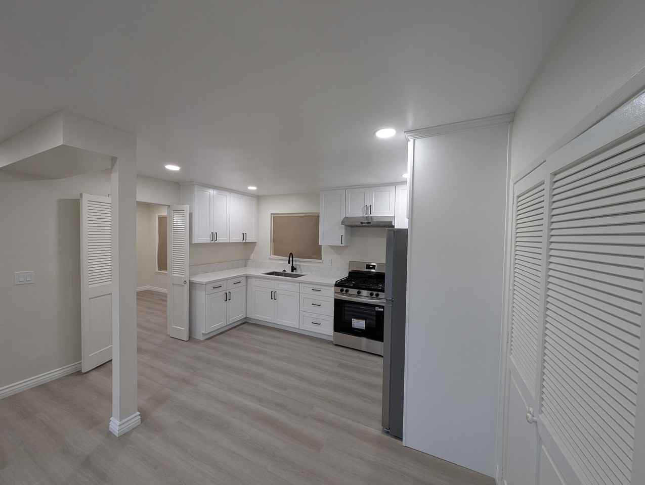 1504 S Grand Ave #1504 - Photo 2 of 13