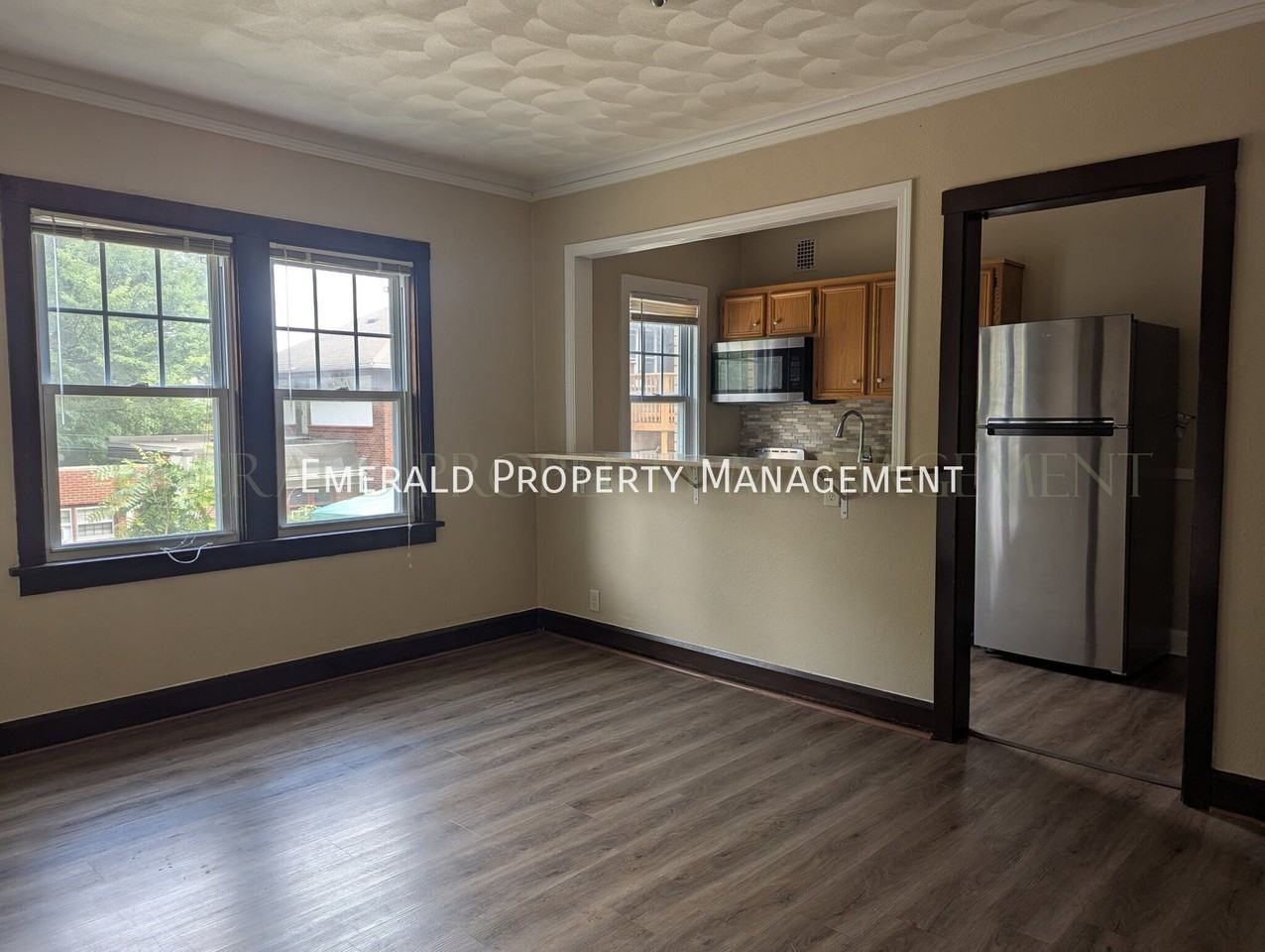 1420 E State St #5 - Photo 4 of 8