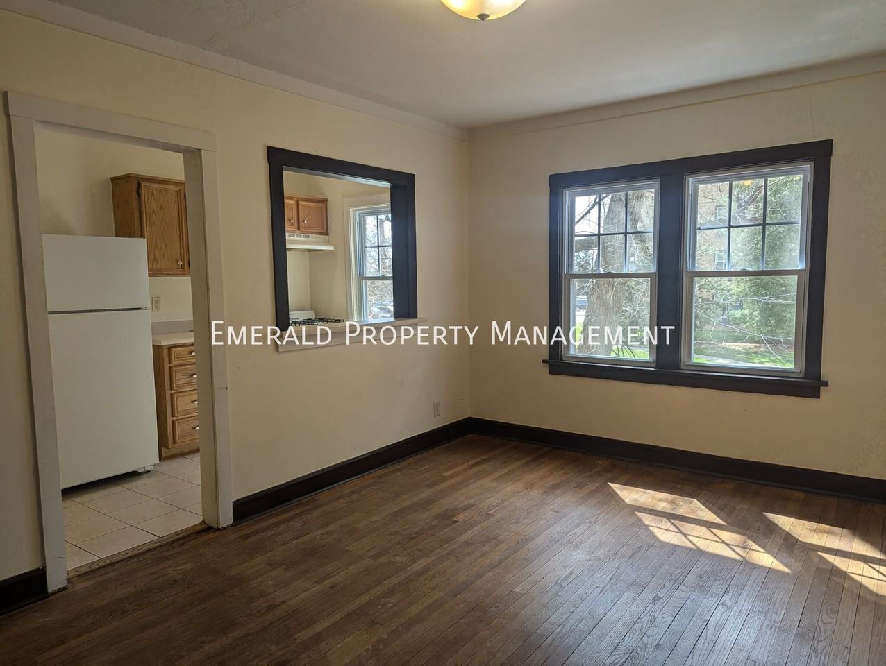 1420 E State St #6 - Photo 3 of 9