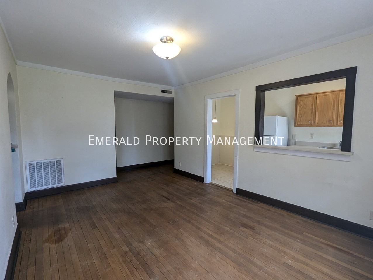 1420 E State St #6 - Photo 4 of 9
