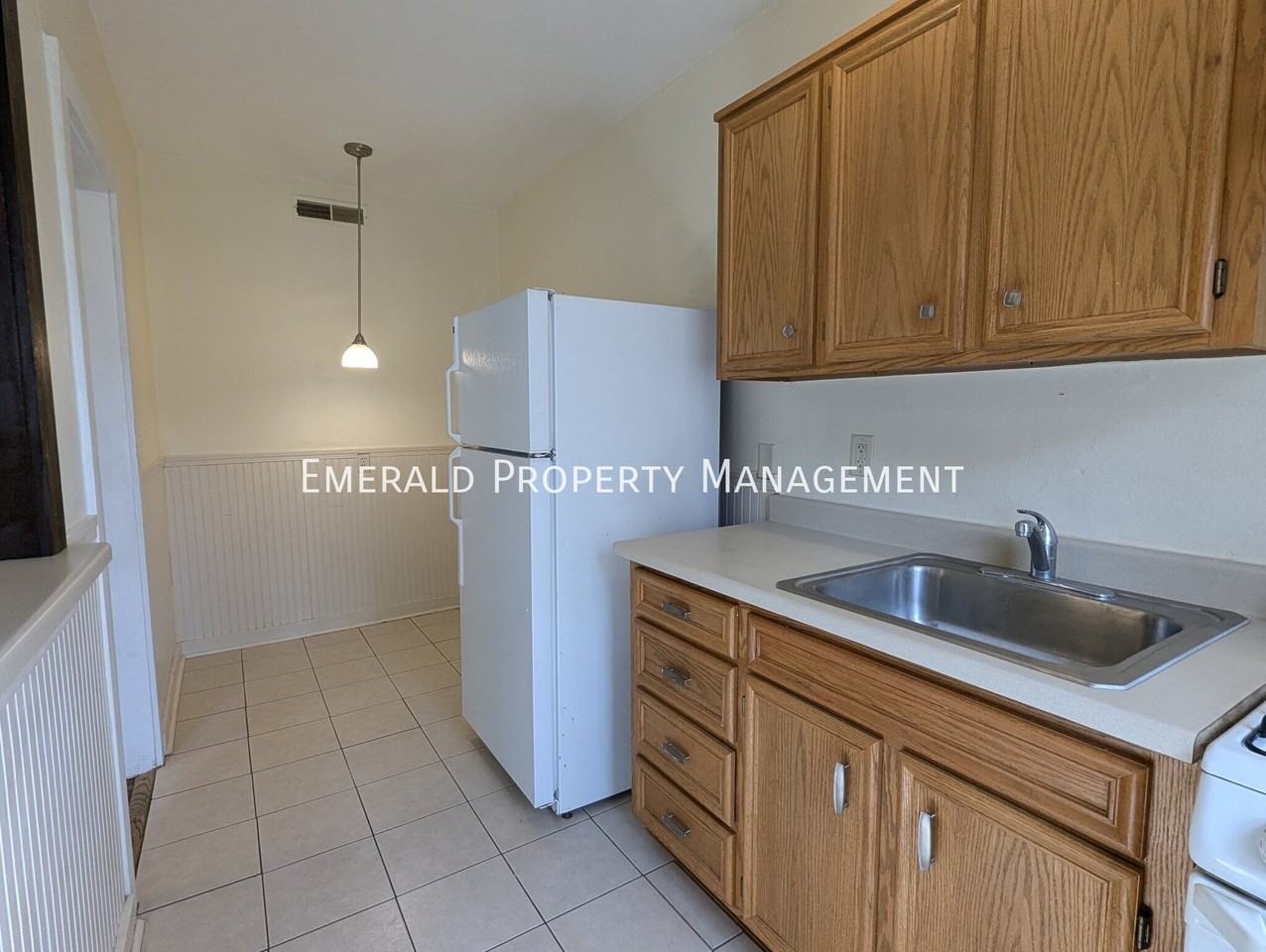 1420 E State St #6 - Photo 6 of 9