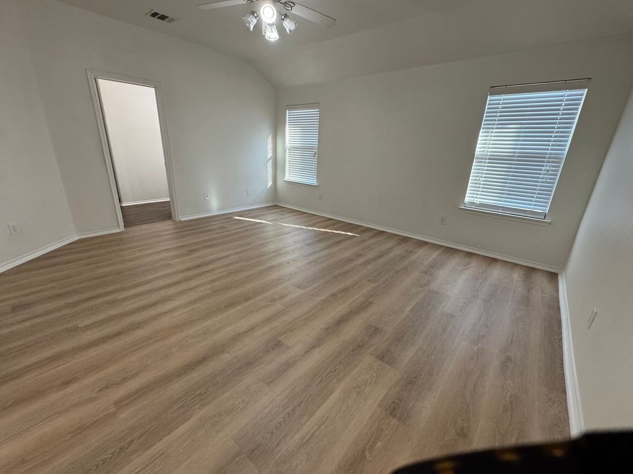 1006 Lancashire Ln - Photo 5 of 15