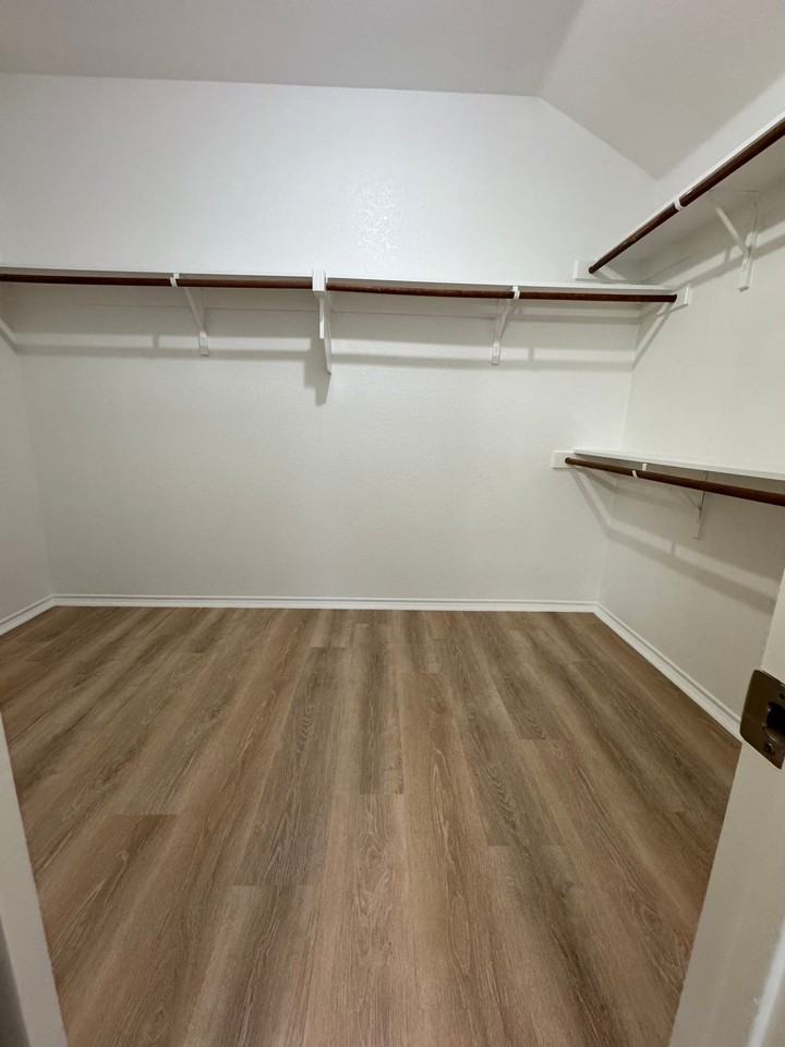 1006 Lancashire Ln - Photo 7 of 15