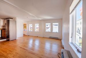 featured image of 52 Carleton St #2