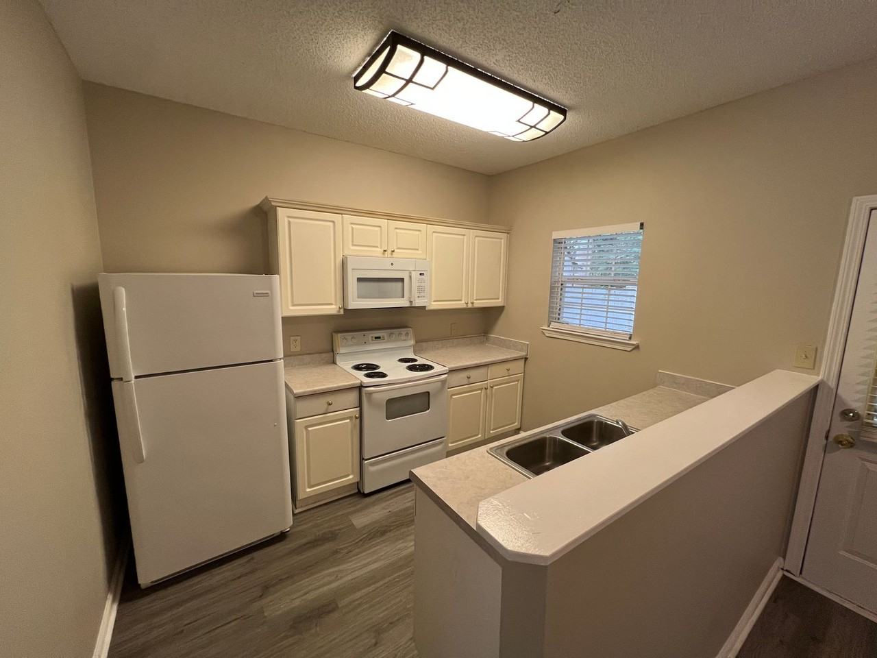 6681 Sunset Hills Blvd - Photo 4 of 16