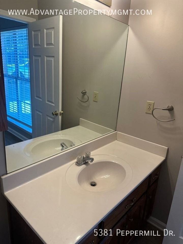 5381 Peppermill Dr - Photo 6 of 21