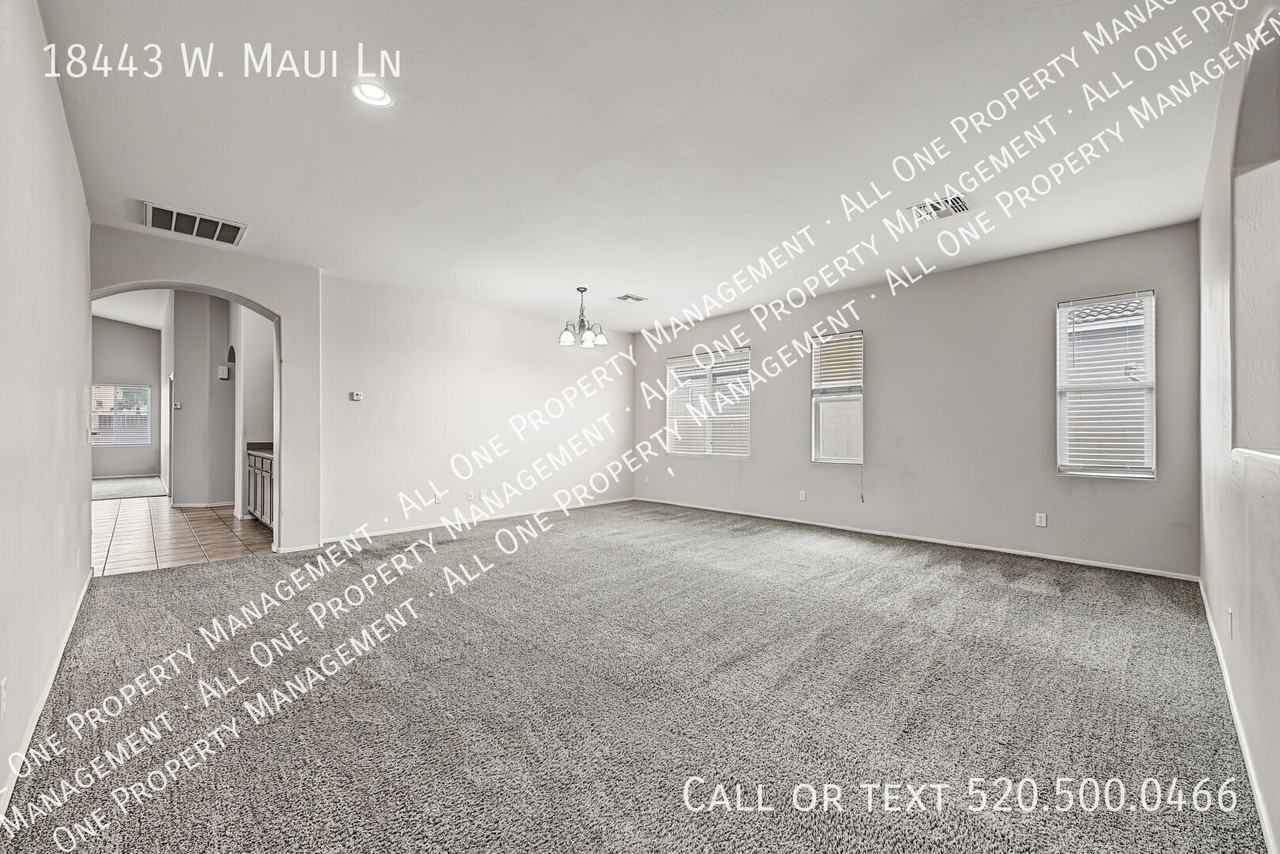 18443 W Maui Ln - Photo 4 of 34