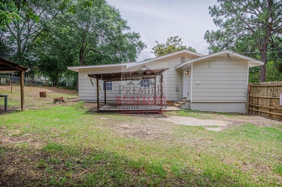 5724 Sanford Ave - Photo 3 of 41
