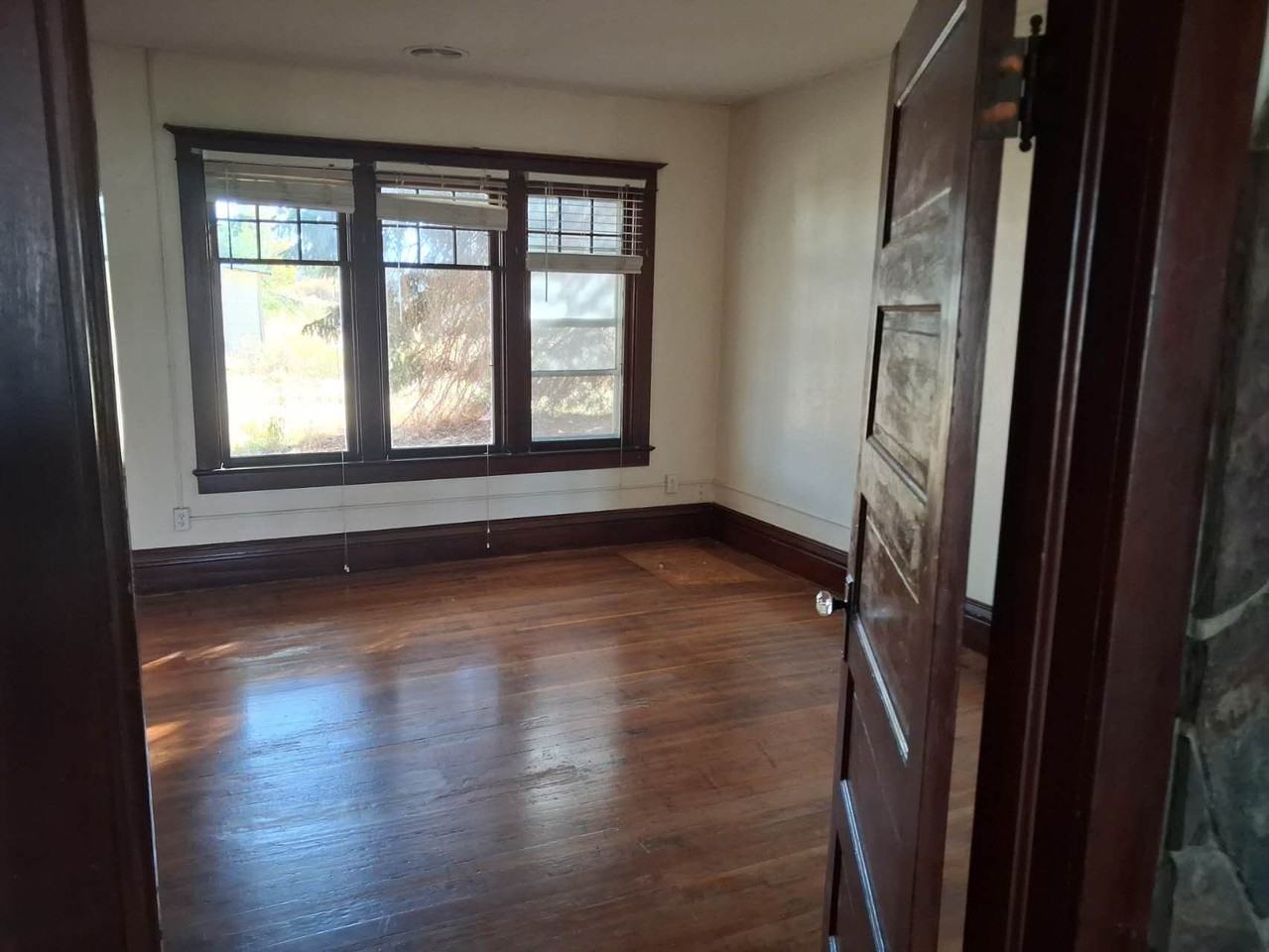1350 S 1st St - Photo 5 of 8