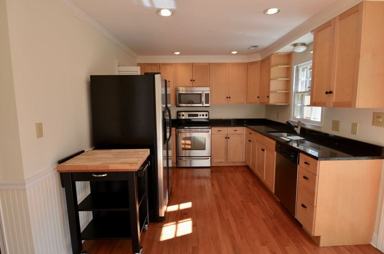 409 Smith Ave - Photo 4 of 16