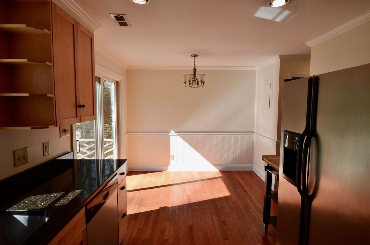 409 Smith Ave - Photo 6 of 16