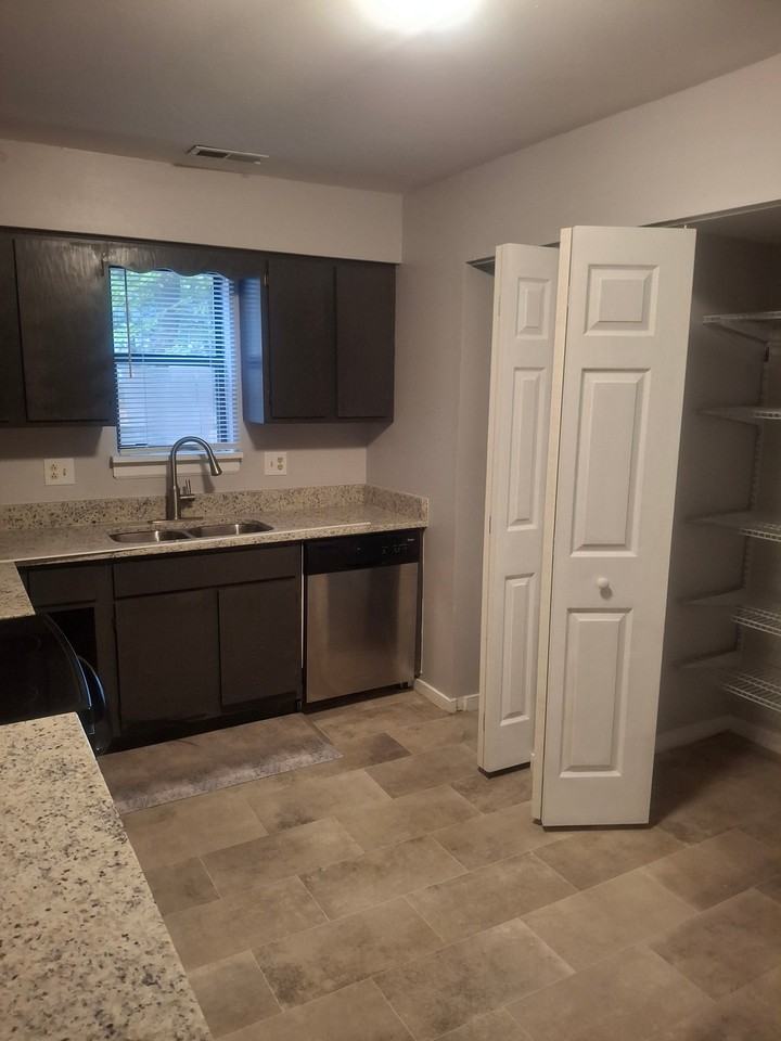 4412 Ambleside Dr #10 - Photo 5 of 14