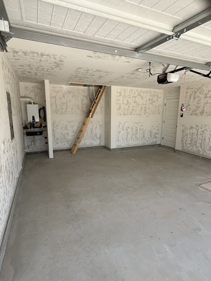621 Ne 104th St - Photo 3 of 5